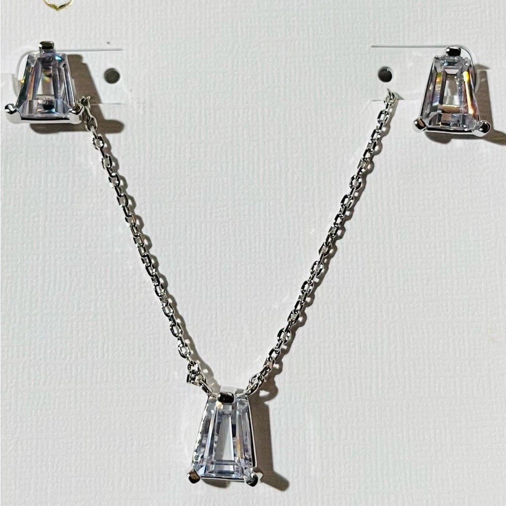 Kendra Scott crystal necklace and earrings